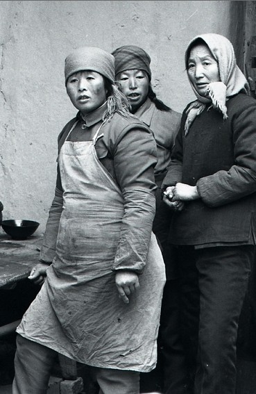 《黄土地上的女人》节选